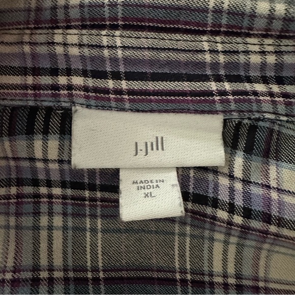 EUC! J.JILL RAYON LAVENDER AND BLACK BUTTON DOWN TUNIC - Picture 8 of 9